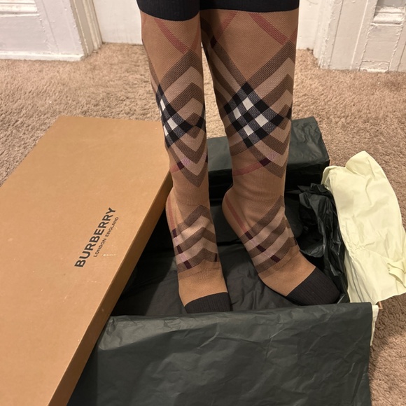 Burberry knee boot - Picture 4 of 8